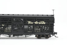 Load image into Gallery viewer, HOn3 Blackstone Models D&amp;RGW - Denver &amp; Rio Grande Western 5500 Series 30&#39; Double Deck Stock Car Flying Grande Herald No. 5803
