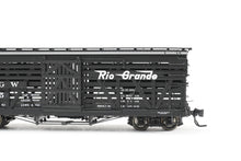 Load image into Gallery viewer, HOn3 Blackstone Models D&amp;RGW - Denver &amp; Rio Grande Western 30&#39; Stock Car Flying Grande No. 5575
