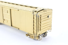 Load image into Gallery viewer, HO Brass Oriental Limited C&amp;O – Chesapeake &amp; Ohio Steel 40’ Box Car 8800-9499
