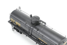Load image into Gallery viewer, HOn3 Blackstone Models Various Roads UTLX – Union Tank Lines Narrow Frame Tank Car FP No. 12770
