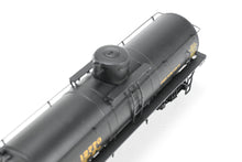 Load image into Gallery viewer, HOn3 Blackstone Models Various Roads UTLX – Union Tank Lines Narrow Frame Tank Car FP No. 12770
