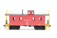 Load image into Gallery viewer, HO Brass DVP - Division Point L&amp;N - Louisville &amp; Nashville 32' Wood Caboose "Little Woody" FP No. 119

