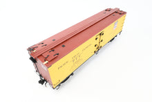 Load image into Gallery viewer, Gauge 1 - 1:32nd Scale Brass Eastern Railways PFE - Pacific Fruit Express R-30-12 Reefer Factory Painted Road Number 15925 No. 16 of 45
