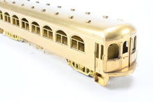 Load image into Gallery viewer, HO Brass GHB International Inc. IT - Illinois Terminal &quot;Peoria Limited&quot; Powered Coach
