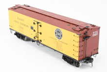 Load image into Gallery viewer, Gauge 1 - 1:32nd Scale Brass Eastern Railways PFE - Pacific Fruit Express R-30-12 Reefer Factory Painted Road Number 15922 No. 27 of 45
