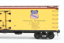 Load image into Gallery viewer, Gauge 1 - 1:32nd Scale Brass Eastern Railways PFE - Pacific Fruit Express R-30-12 Reefer Factory Painted Road Number 15922 No. 27 of 45
