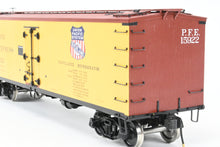 Load image into Gallery viewer, Gauge 1 - 1:32nd Scale Brass Eastern Railways PFE - Pacific Fruit Express R-30-12 Reefer Factory Painted Road Number 15922 No. 27 of 45

