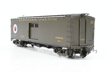 Load image into Gallery viewer, HO Brass W&amp;R - W&amp;R Enterprises NP - Northern Pacific Express Boxcar 7’ Door #1854 - 1889 Version 1 Factory Painted Pullman Green No. 1871

