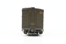 Load image into Gallery viewer, HO Brass W&amp;R - W&amp;R Enterprises NP - Northern Pacific Express Boxcar 7’ Door #1854 - 1889 Version 1 Factory Painted Pullman Green No. 1871

