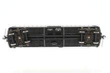 Load image into Gallery viewer, HO Brass W&amp;R - W&amp;R Enterprises NP - Northern Pacific Express Boxcar 7’ Door #1854 - 1889 Version 1 Factory Painted Pullman Green No. 1871
