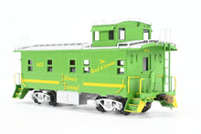 Load image into Gallery viewer, HO Brass DVP - Division Point IT - Illinois Terminal Round Roof Caboose FP No. 963
