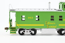 Load image into Gallery viewer, HO Brass DVP - Division Point IT - Illinois Terminal Round Roof Caboose FP No. 963
