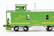 Load image into Gallery viewer, HO Brass DVP - Division Point IT - Illinois Terminal Round Roof Caboose FP No. 963
