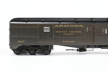 Load image into Gallery viewer, HO Brass TCY - The Coach Yard SP - Southern Pacific 80' Baggage - RPO #5217-5219 CP Private Road
