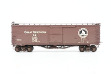 Load image into Gallery viewer, HO Brass NPP - Nickel Plate Products GN - Great Northern 40' Boxcar KC Brake Version Custom Painted and Weathered No. 3592
