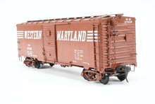 Load image into Gallery viewer, O Brass Pacific Limited WM - Western Maryland 1932 ARA Steel Boxcar w/Duryea Cushioned Underframe Pro-Painted No. 27628
