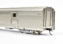 Load image into Gallery viewer, HO Brass Oriental Limited WP/D&amp;RGW/CB&amp;Q California Zephyr Baggage &quot;Silver Bear&quot;
