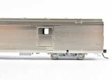 Load image into Gallery viewer, HO Brass Oriental Limited WP/D&amp;RGW/CB&amp;Q California Zephyr Baggage &quot;Silver Bear&quot;
