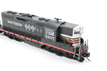 Load image into Gallery viewer, HO Walthers Proto SP - Southern Pacific EMD GP9 Phase II FP No. 5607 w/ ESU LokSound V5 DCC and Sound

