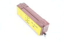 Load image into Gallery viewer, HOn3 Blackstone Models D&amp;RGW - Denver &amp; Rio Grande Western 30' Refrigerator Car Flying Grande Herald No 55
