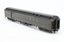 Load image into Gallery viewer, HO Brass W&amp;R Enterprises NP - Northern Pacific Dormitory Baggage Car Factory Painted Pullman Green No. 1486
