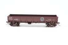 Load image into Gallery viewer, HO Brass CIL - Challenger Imports SP - Southern Pacific Class G50-12 Drop Bottom Gondola 1940's scheme Factory Painted No. 92947
