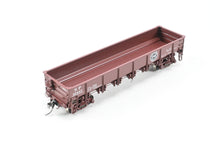 Load image into Gallery viewer, HO Brass CIL - Challenger Imports SP - Southern Pacific Class G50-12 Drop Bottom Gondola 1940's scheme Factory Painted No. 92947

