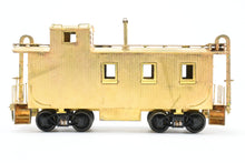 Load image into Gallery viewer, HO Brass Lambert GN - Great Northern #924 Wood Caboose
