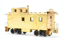 Load image into Gallery viewer, HO Brass Lambert GN - Great Northern #924 Wood Caboose
