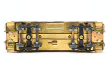 Load image into Gallery viewer, HO Brass Lambert GN - Great Northern #924 Wood Caboose
