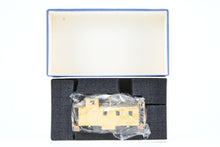 Load image into Gallery viewer, HO Brass Lambert GN - Great Northern #924 Wood Caboose
