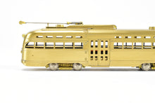 Load image into Gallery viewer, HO Brass WP Car Corp. Various Roads 1946 PCC Type-B Trolley With Blinker Doors
