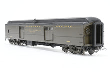 Load image into Gallery viewer, HO Brass W&amp;R Enterprises NP - Northern Pacific Baggage Auto Car Factory Painted Pullman Green No. 1588
