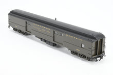Load image into Gallery viewer, HO Brass W&amp;R Enterprises NP - Northern Pacific Baggage Auto Car Factory Painted Pullman Green No. 1588
