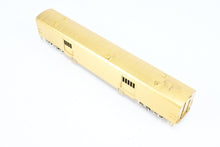 Load image into Gallery viewer, HO Brass Oriental Limited GN - Great Northern Streamlined "Empire Builder" 262 Baggage Skirted
