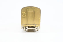 Load image into Gallery viewer, HO Brass Oriental Limited GN - Great Northern Streamlined "Empire Builder" 262 Baggage Skirted
