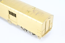 Load image into Gallery viewer, HO Brass Oriental Limited GN - Great Northern Streamlined "Empire Builder" 262 Baggage Skirted

