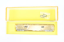 Load image into Gallery viewer, HO Brass Oriental Limited GN - Great Northern Streamlined "Empire Builder" 262 Baggage Skirted
