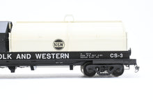 Load image into Gallery viewer, O Brass OMI - Overland Models, Inc. N&amp;W - Norfolk  Western Evans Steel Coil Steel Car w/full Walkways &amp; Angled Covers. With N&amp;# and P&amp;LE hoods, Factory Painted No. 170004
