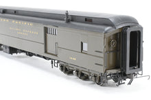 Load image into Gallery viewer, HO Brass W&amp;R Enterprises NP - Northern Pacific Mail &amp; Express Car Nos. 1443 - 1452 Factory Painted Pullman Green No. 1446
