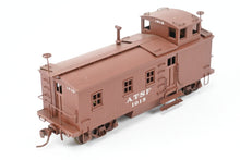 Load image into Gallery viewer, HO Brass Trains Inc. ATSF - Santa Fe Wood "Blind End" Caboose Custom Painted No. 1015
