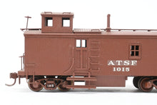 Load image into Gallery viewer, HO Brass Trains Inc. ATSF - Santa Fe Wood "Blind End" Caboose Custom Painted No. 1015
