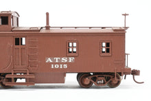 Load image into Gallery viewer, HO Brass Trains Inc. ATSF - Santa Fe Wood "Blind End" Caboose Custom Painted No. 1015
