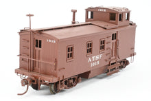 Load image into Gallery viewer, HO Brass Trains Inc. ATSF - Santa Fe Wood "Blind End" Caboose Custom Painted No. 1015
