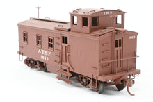 Load image into Gallery viewer, HO Brass Trains Inc. ATSF - Santa Fe Wood "Blind End" Caboose Custom Painted No. 1015
