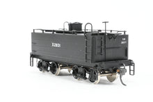 Load image into Gallery viewer, HO Brass CON Oriental Limited GN - Great Northern Water Car Also Used As Aux Tender Custom Painted No. X2831
