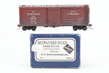 Load image into Gallery viewer, HO Brass NJ International MILW - Milwaukee Road Ribbed Boxcar 40&#39; Single Door Custom Painted &amp; Weathered
