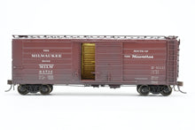 Load image into Gallery viewer, HO Brass NJ International MILW - Milwaukee Road Ribbed Boxcar 40&#39; Single Door Custom Painted &amp; Weathered
