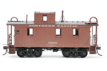 Load image into Gallery viewer, HO Brass W&amp;R Enterprises NP - Northern Pacific 24' Wood Caboose 1600 Series Pro-Painted No. 1620
