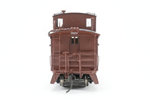 Load image into Gallery viewer, HO Brass W&amp;R Enterprises NP - Northern Pacific 24' Wood Caboose 1600 Series Pro-Painted No. 1620
